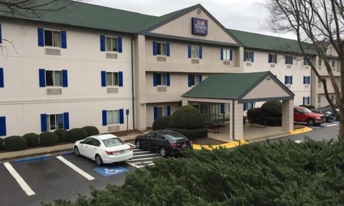 Gwinnett Place Hotel | Intown Suites Extended Stay - Atlanta GA- Duluth