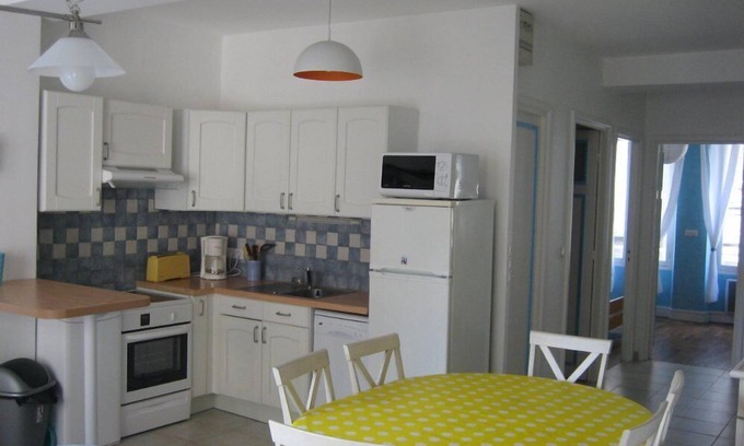 Intra Muros Apartment | Intra-Muros, T3, 100 m from the beach, elevator, chq vacances