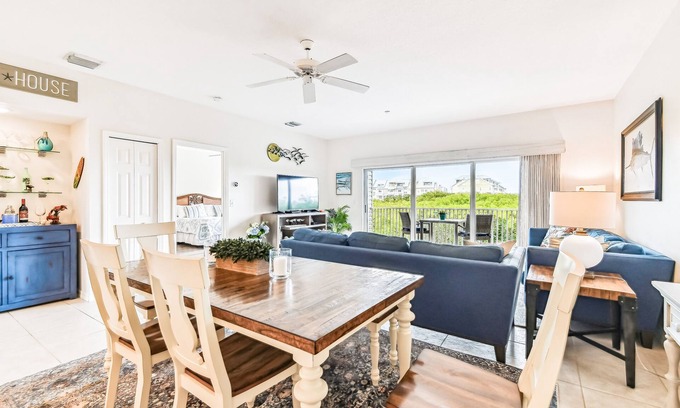 Indian Shores Condo | Intracoastal Condo | 3 min wlk to Beach & Dogs Ok!