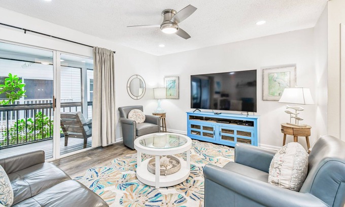 Indian Shores Condo | Intracoastal Condo | 4 min wlk to Beach & Dogs Ok!