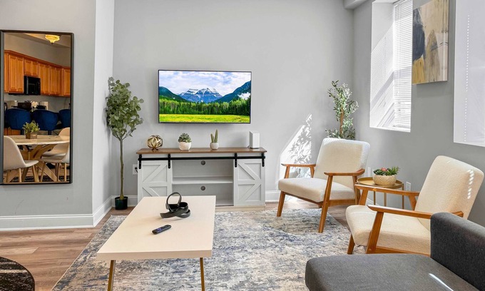 Old City Apartment | Inviting 1BD | 5 Beds | Steps to Independence Hall