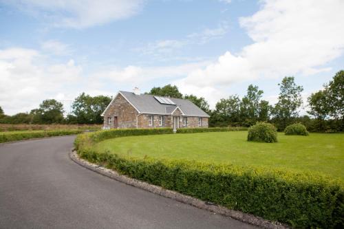 Scramoge House | Inviting 4-Bed House in Strokestown