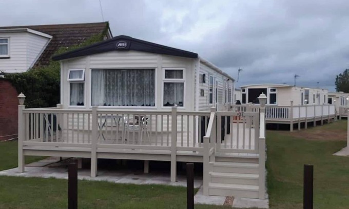 Skegness Cabin | Inviting beautiful 3-Bed Caravan in Ingoldmells