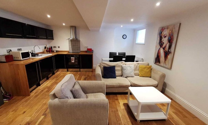 Banbury Apartment | Inviting No.1 - The Marilyn