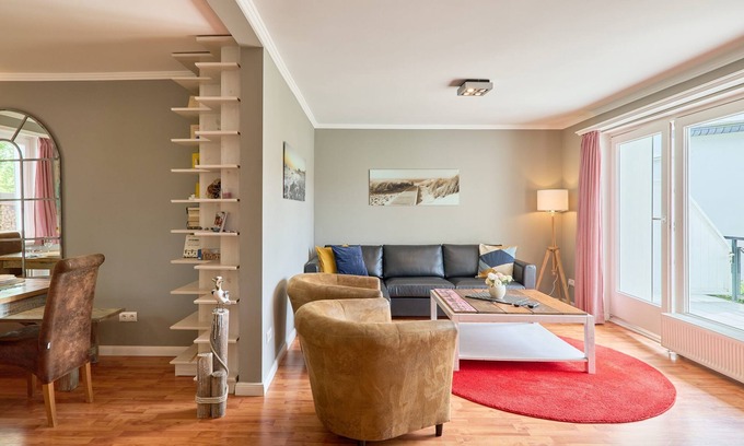 Kellenhusen Apartment | Inviting vacation home Sonnenhof 5 "Dennis"- 240 m to the beach with balcony