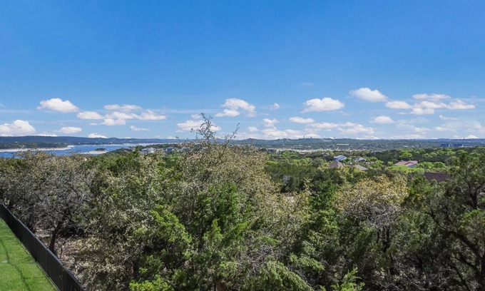 Jonestown Condo | Inviting Villa at Hollows Resort with Amazing Country & Lake Views! 4 Pools, Pickleball!
