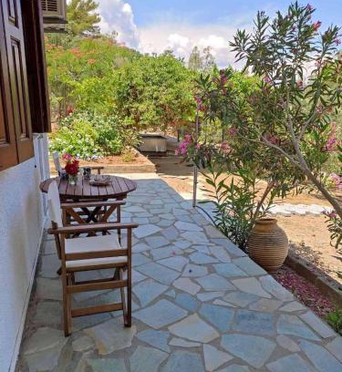 Monemvasia Apartment | Ioanna's sweet & cozy apartment with garden view