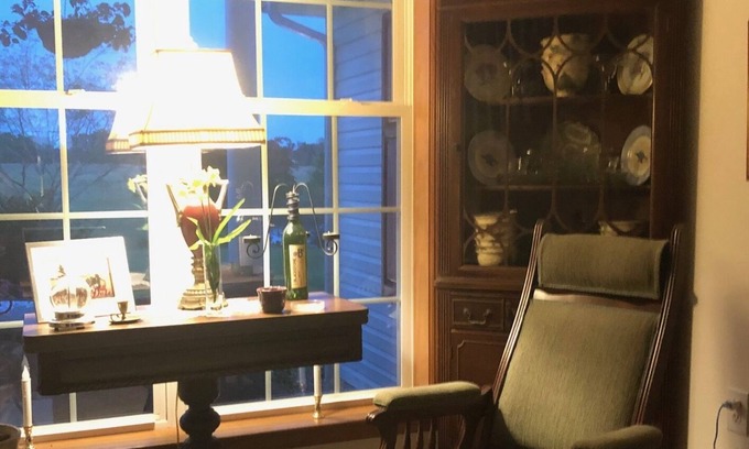 Milford Bed & Breakfast | Iona Inn 1st floor 2 guest rooms, shared full bath