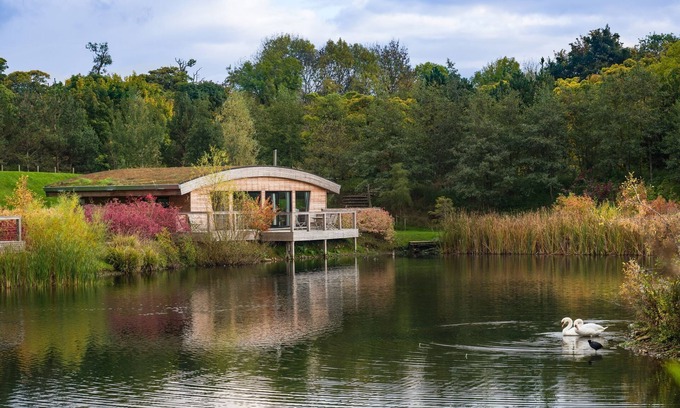 Richmond Cottage | Iris - a lodge that sleeps 6 guests in 3 bedrooms