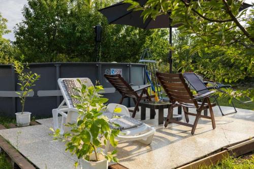 Mladenovac House | Iris pool house