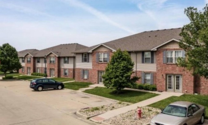 Normal Apartment | Irresistible 2bd 2ba, Pool, Gym Normal, IL Bloomington, IL , State Farm HQ