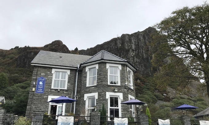 Rhiwbryfdir Bed & Breakfast | Isallt Guest House