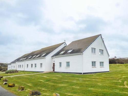 Trearddur Bay House | Isallt Lodge