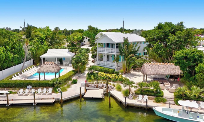 Upper Matecumbe Key Villa | Isla Honeydew: 3 En-Suite Bedrooms! FREE boat dockage Sept-Oct only