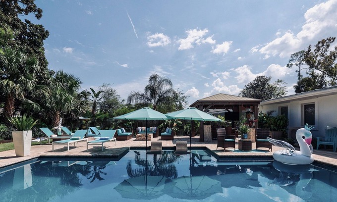 Jacksonville Beach House | Isla's Beach Oasis: Classic Family Beach Oasis with Heated Pool