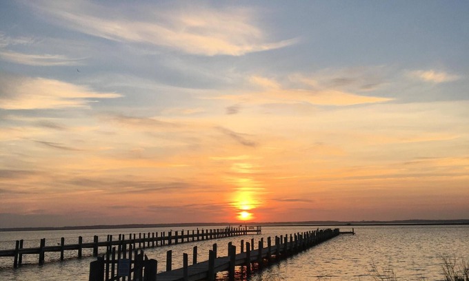 Chincoteague Cottage | Island Breeze Cottage w/screened porch. Water view! Quiet location!