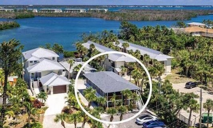 Englewood Condo | Island Condo Sun & Fun, Deeded Beach (Suite 3)