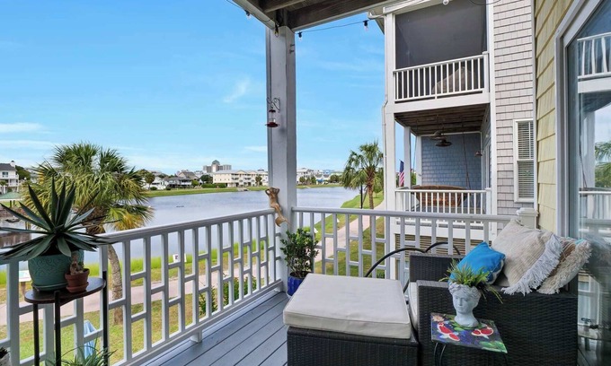 North Carolina Coast House | Island Dreams, Pet Friendly at the CB Lake