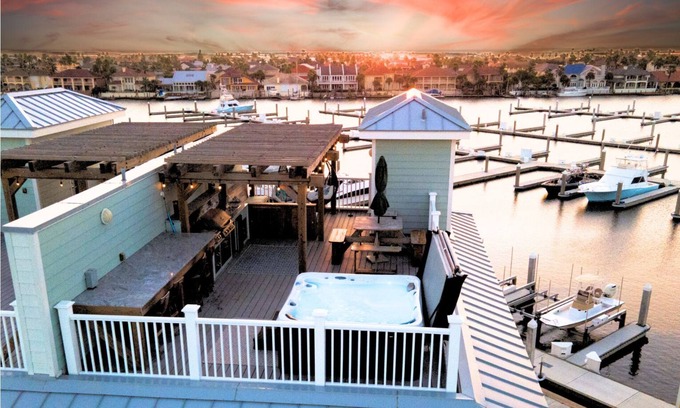 Island Moorings Apartment | Island Moorings marina, Rooftop Spa, Beach Chairs provided