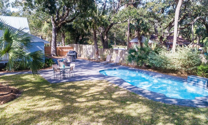 Isle of Palms House | Island Oasis!Golf Cart-Priv.Pool-Bikes-Fenced Yard-Ping Pong-Walk~Beach-Sleep12