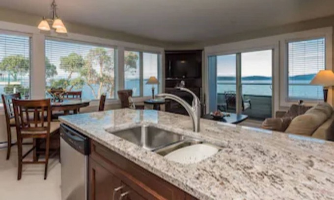 North Oyster Condo | Island Paradise