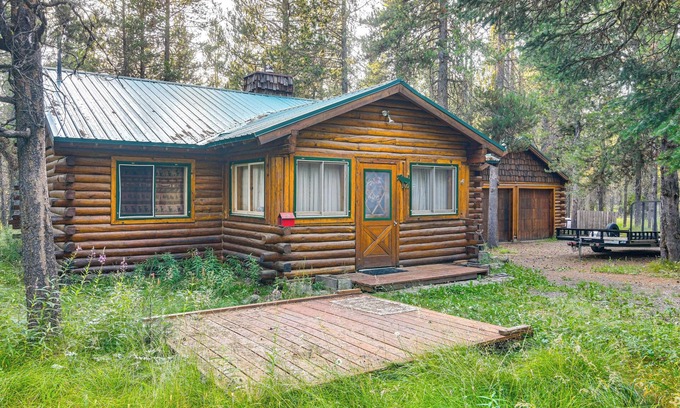 Island Park Cabin | Island Park Fishing Cabin - Walk to Henry’s Fork!