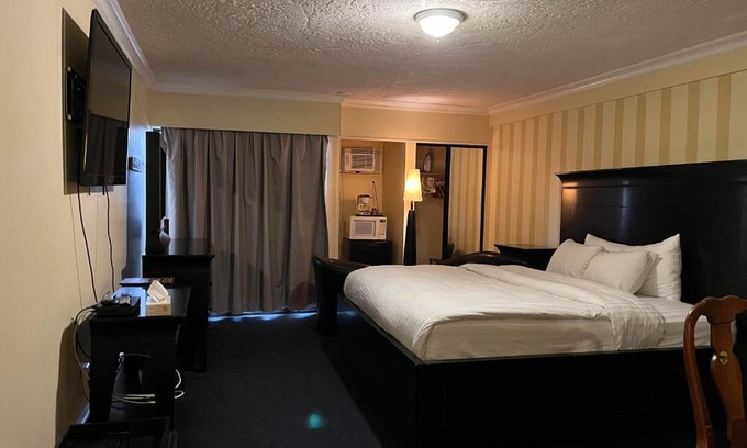 Downtown Victoria Hotel | Island Travel Inn