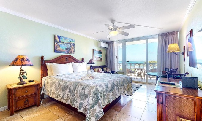 Wailua Hotel | Islander on the Beach 250