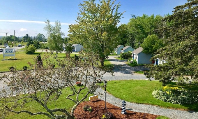 Trenton Apartment | Isleview Gallery Rm 12 - 10 min to Acadia!