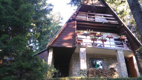 Babanovac Ski Chalet | Ismar&Hanna