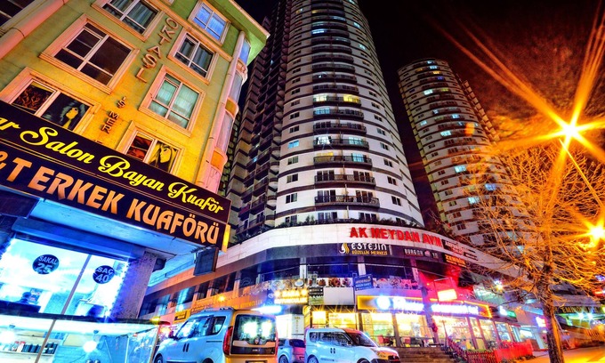 Esenyurt Condo | Istanbul 1+1, city view, washer, dryer, UHD TV, fiberoptic, lux, pool and gym.