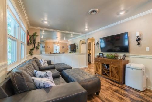 Old Town West House | Italian Style in Old Town with Private Hot Tub