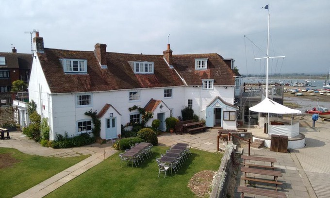 West Itchenor Hotel | Itchenor Sailing Club