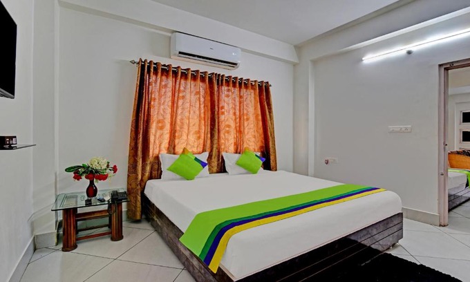Siliguri Hotel | Itsy By Treebo - Mountain Green