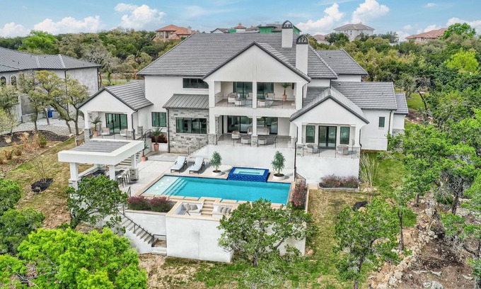 Northshore On Lake Travis Villa | Ivory Sun by AvantStay | Luxury Design + Pool