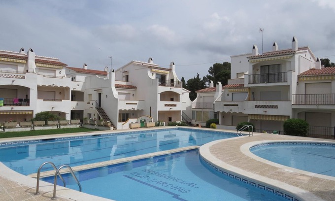 Roses Town Center Apartment | J23. Apartment with community pool