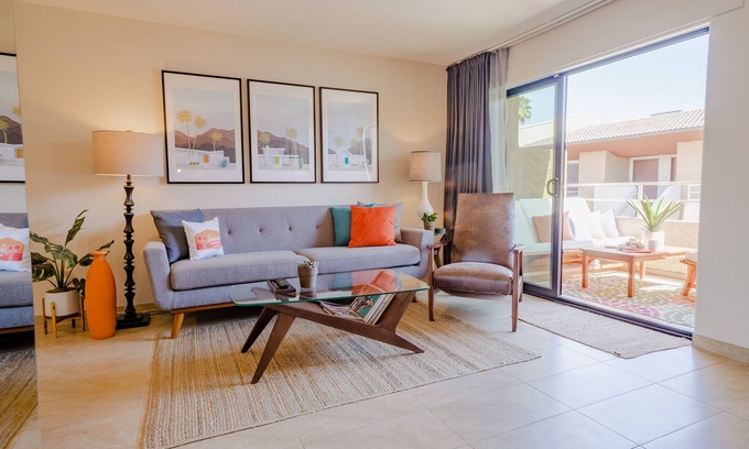 Downtown Palm Springs Condo | Jacinto's HideAway: Walk to everything in Palm Springs,