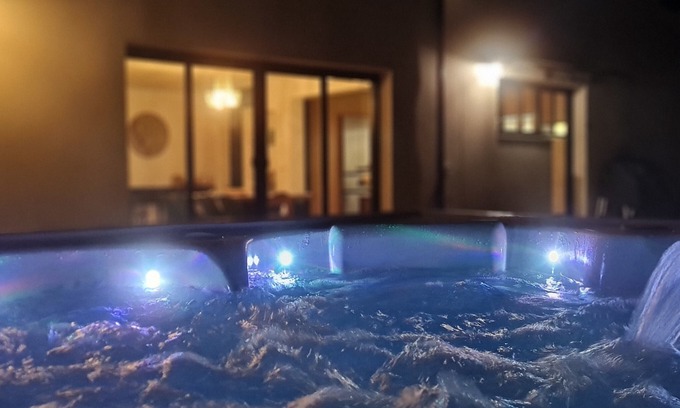 Villenave-d'Ornon Apartment | jacuzzi 130m², 6-8 pers à 15mn Bx tramC, la campagne en centre ville 5*