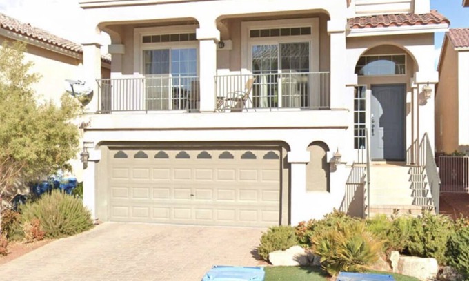 Enterprise House | Jacuzzi, Game Room, pool table, big projector screen. Large 3,000 sqft 3 story.