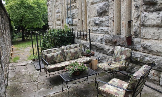 Bardstown Bed & Breakfast | Jailer's Inn