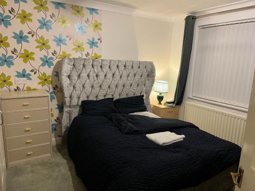 Middlesbrough House | Jakes en suite room near James cook