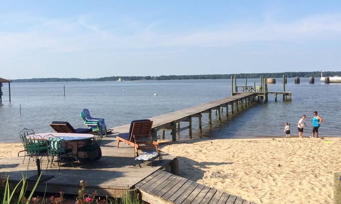 Surry Cottage | James River Beach Retreat - Last Minute Rate- Williamsburg - Ferry End Cottages