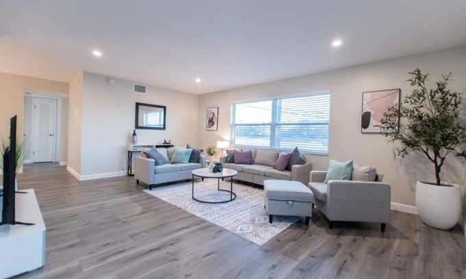 Clearwater Apartment | Jefferson Executive Suites #4 - Clearwater 2/1 Apt