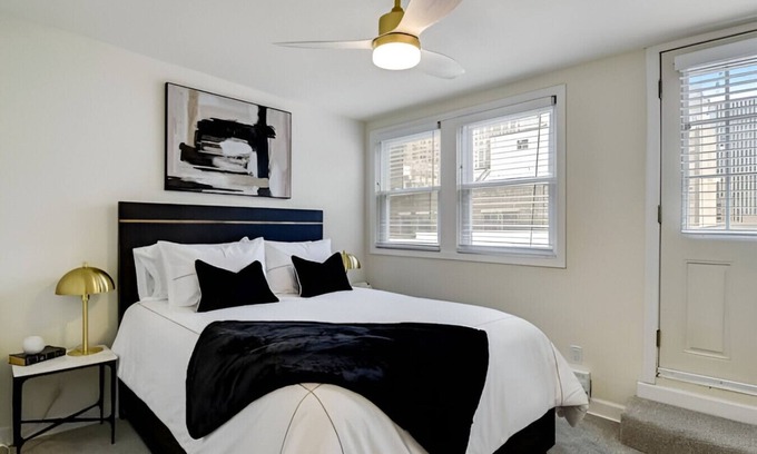 East Town Apartment | Jefferson House | Rooftop Loft