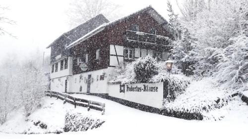 Monschau Hotel | Jeje und Anna's Eifel Haus
