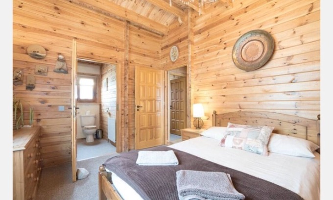 Tattershall Cabin | Jemima lodge,hottub and private fishing peg