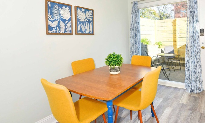 College Hill Apartment | Jennifer's College Hill Apartment Private Entry & Patio