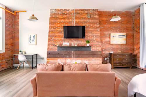 College Hill Apartment | Jennifer's Historic Downtown Loft