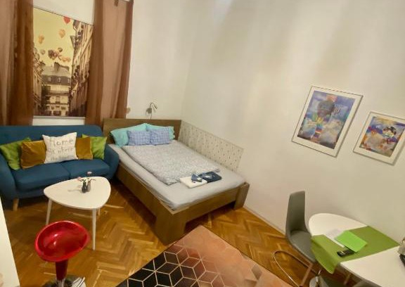 Ujlipotvaros Apartment | Jewelry Box in Central Budapest