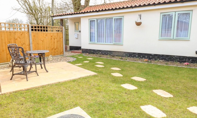 Pulham Market Cottage | JIMMY’S PLACE, romantic, with a garden in Pulham Market